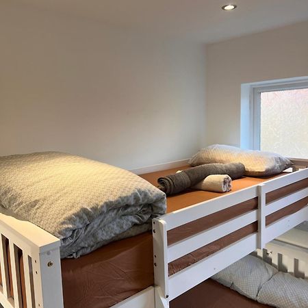 1 Bedroom & Bathroom Dorney المظهر الخارجي الصورة