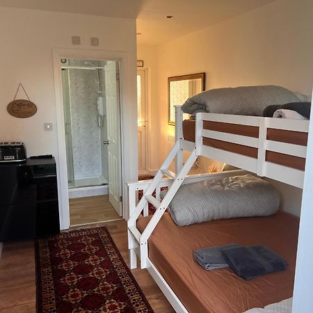 1 Bedroom & Bathroom Dorney المظهر الخارجي الصورة