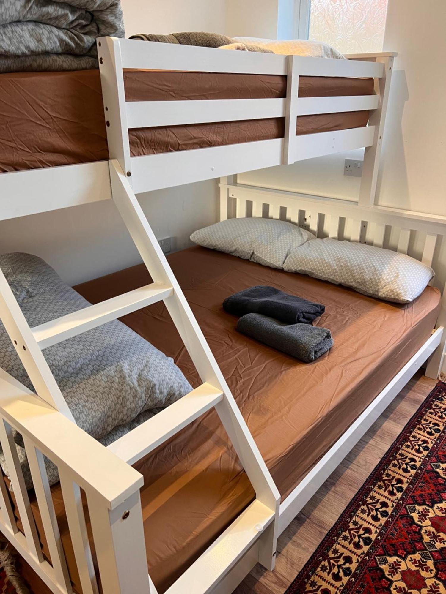 1 Bedroom & Bathroom Dorney المظهر الخارجي الصورة