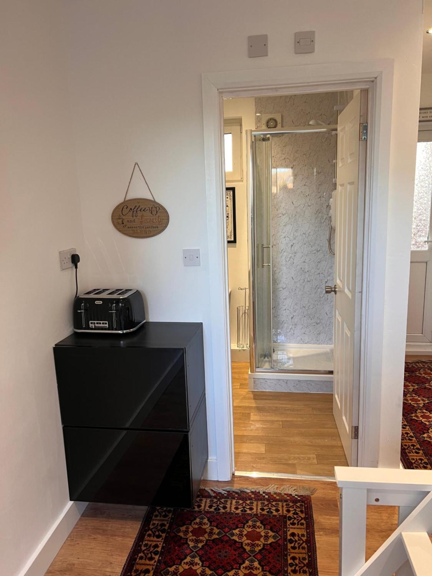 1 Bedroom & Bathroom Dorney المظهر الخارجي الصورة