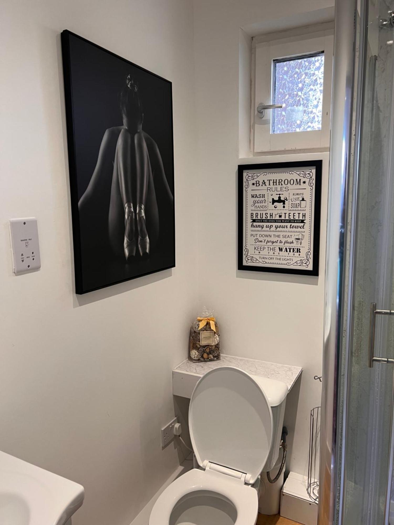 1 Bedroom & Bathroom Dorney المظهر الخارجي الصورة